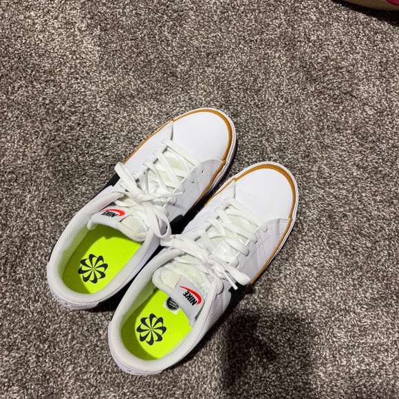 Women’s Nike Sneakers - Picture 1 of 5